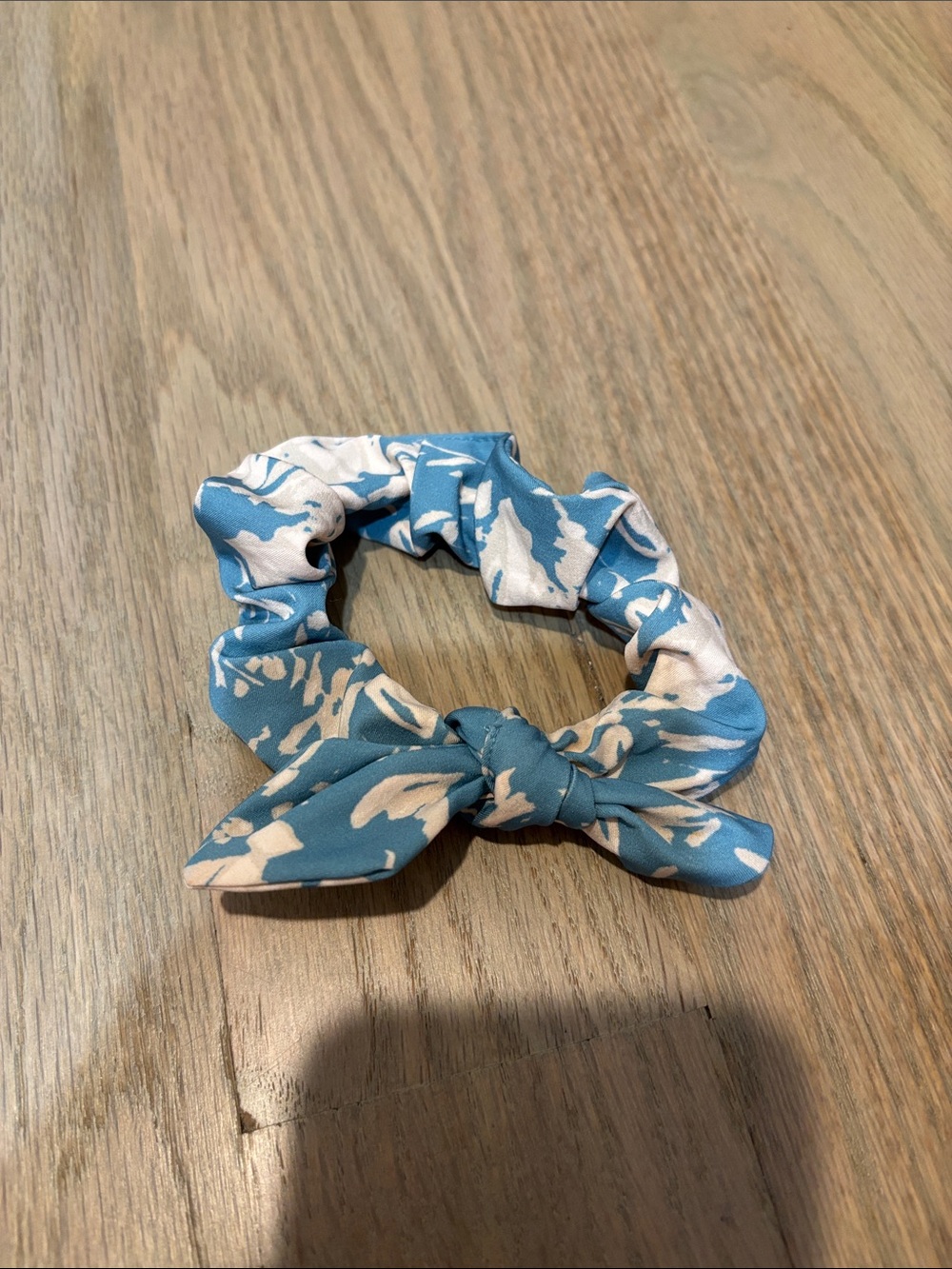 VUORI hair scrunchie